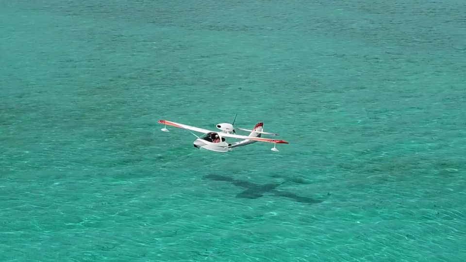 Hydravion sur le lagon